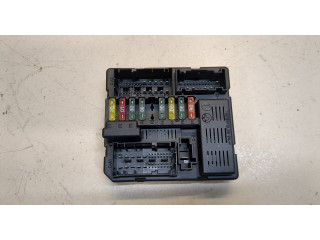 Блок предохранителей  BMW X3 E83 2004-2010      7560626   