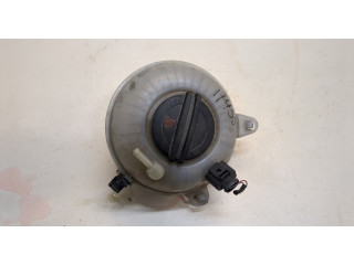 Бачок расширительный  Volkswagen Golf 7 2012-2020 5Q0121407A, 3B0121321   