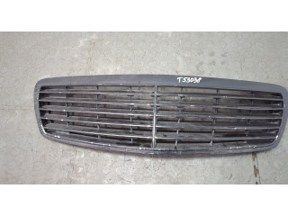 Решетка радиатора  Mercedes E W211 2002-2009          