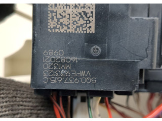 Блок предохранителей  Volkswagen Atlas Cross Sport 2019-      5Q0937615C   