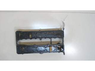 Клапанная крышка двигателя ДВС  Mitsubishi Carisma 1.8     