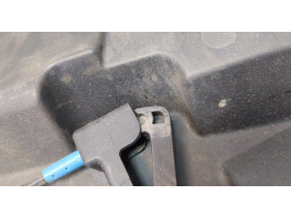 Решетка радиатора  Renault Trafic 2014-2021          1.6 