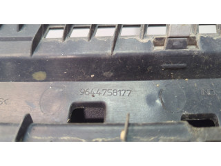 Решетка радиатора Citroen Berlingo 2002-2008 9644758077