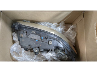 Фара передняя  Volvo V70 2001-2008 правая 