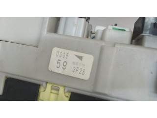 Блок предохранителей  Toyota Corolla Verso 2002-2004           1.8