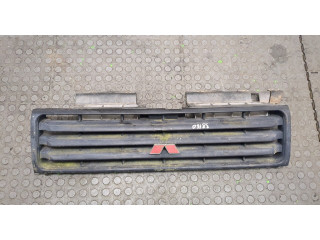 Решетка радиатора  Mitsubishi Pajero 1990-2000          2.5 