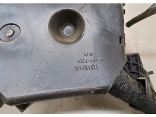 Блок предохранителей  Toyota Highlander 2 2007-2013      8272048120   