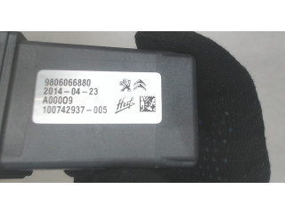 Блок предохранителей Citroen C4 Picasso 2013-2016 9806066880 1.6