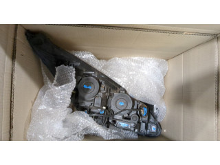 Фара передняя Peugeot 5008 2009-2016 левая