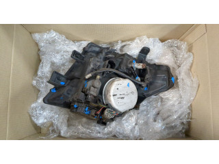 Фара передняя Nissan Pathfinder 2004-2014 правая