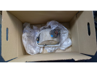 Фара передняя  Toyota Tundra 2000-2006 правая 