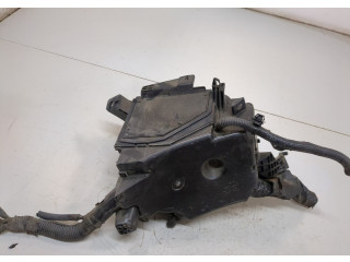 Блок предохранителей  Toyota Highlander 2 2007-2013      8272048120   