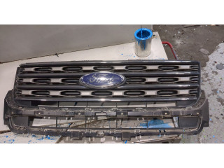 Решетка радиатора  Ford Explorer 2015-2019          FB5Z8200AC