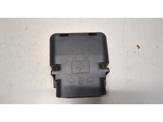 Крышка блока предохранителей  Chevrolet Tahoe 2006-2014          5.3