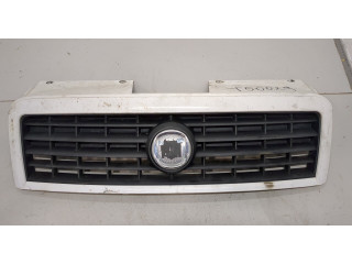 Решетка радиатора  Fiat Doblo 2005-2010          735395576