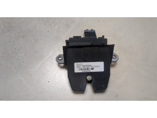 Замок багажника  Volvo V50 2007-2012       