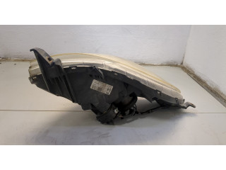 Фара передняя  Toyota Yaris 2005-2011 правая 