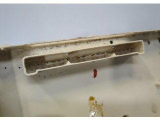 Блок предохранителей Mitsubishi Pajero / Montero 2000-2006 3.5