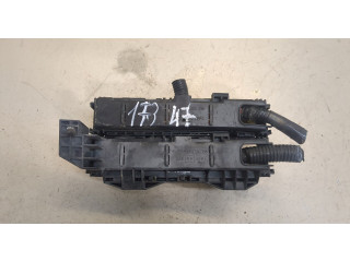 Блок реле Nissan Pathfinder 1996-2005 71543079
