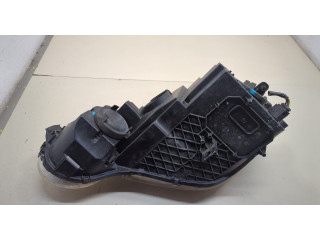 Фара передняя Skoda Yeti 2009-2018 правая