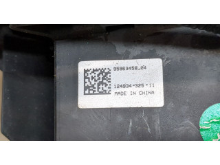 Блок предохранителей  Chevrolet Orlando 2011-2015      95963458   