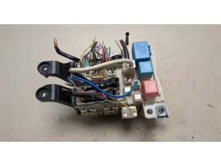 Блок предохранителей  Toyota Corolla E15 2006-2013      8273002210   