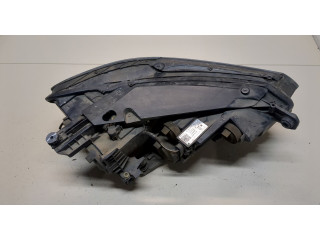 Фара передняя Volkswagen Passat 8 2015- левая