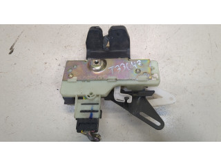 Замок багажника  Volvo V70 2001-2008       