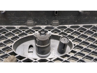 Решетка радиатора  Ford Focus 2 2005-2008          