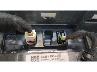 Дисплей бортового компьютера  Peugeot 2008 2019-2023         