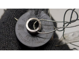 Форсунка топливная Dacia Sandero 2013-2020 166008399R, 166007238R