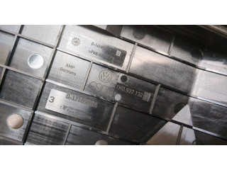 Крышка блока предохранителей  Audi Q3 2014-2018         