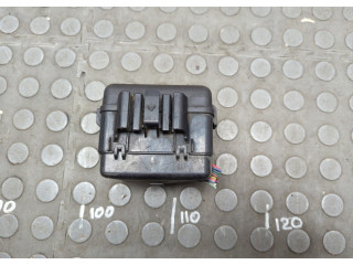 Блок предохранителей  Toyota Highlander 2 2007-2013         