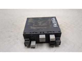 Блок реле  Volkswagen Caddy 2004-2015         