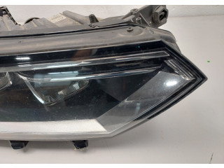 Фара передняя  Volkswagen Passat 8 2015- правая 