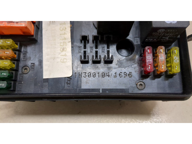 Блок предохранителей Volkswagen Golf 5 2003-2009 1K0937124H