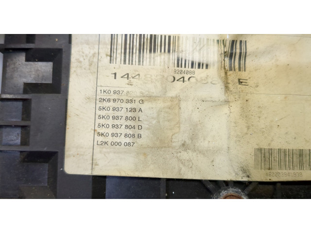 Блок предохранителей  Volkswagen Caddy 2010-2015      1K0937820B   