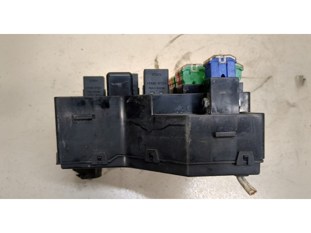 Блок предохранителей Mitsubishi Carisma 1.8