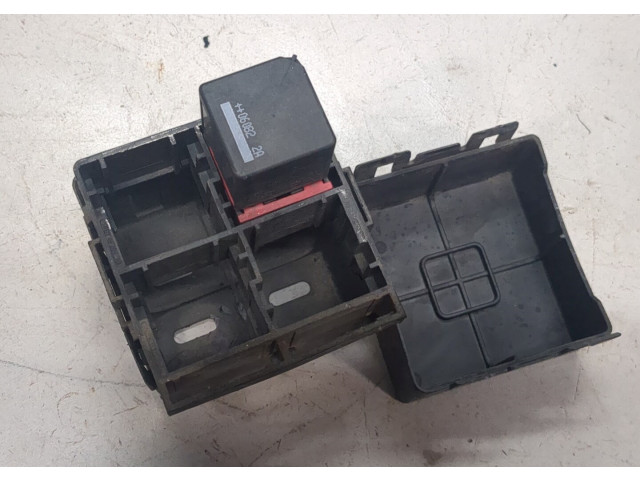 Блок реле  Ford Fusion 2002-2012          1.6