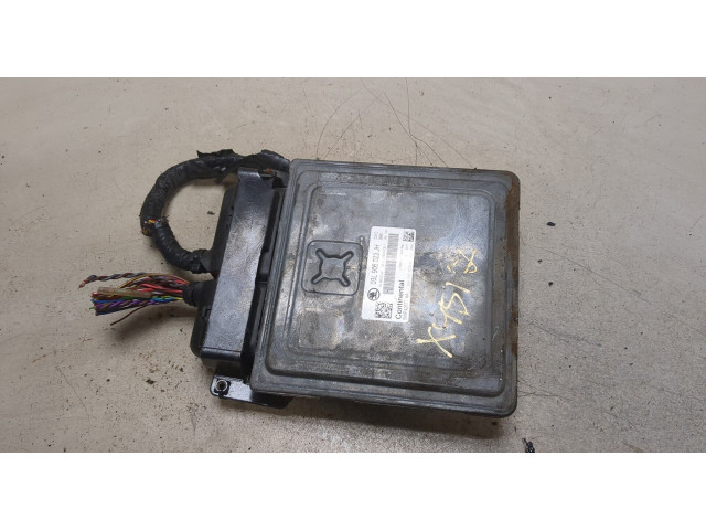 Блок управления двигателем  Skoda SuperB 2008-2015     