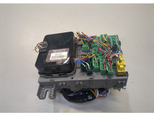 Блок предохранителей  Honda FRV         2.2