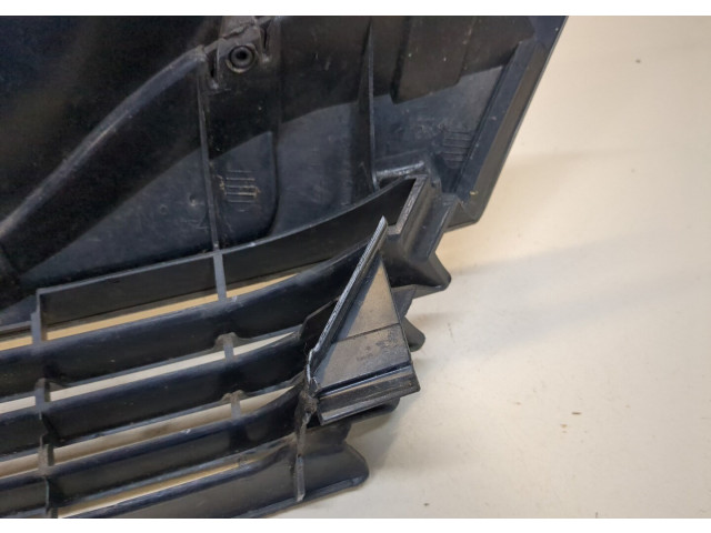 Решетка радиатора  Renault Laguna 2 2001-2008           1.9 8200390126