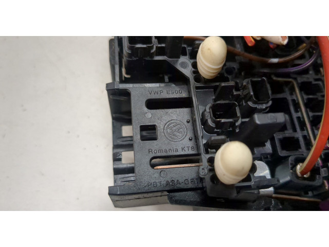 Блок предохранителей  Skoda Octavia (A7) 2013-2017         