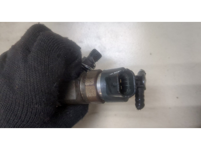 Форсунка топливная  Renault Trafic 2001-2014    0445110230     