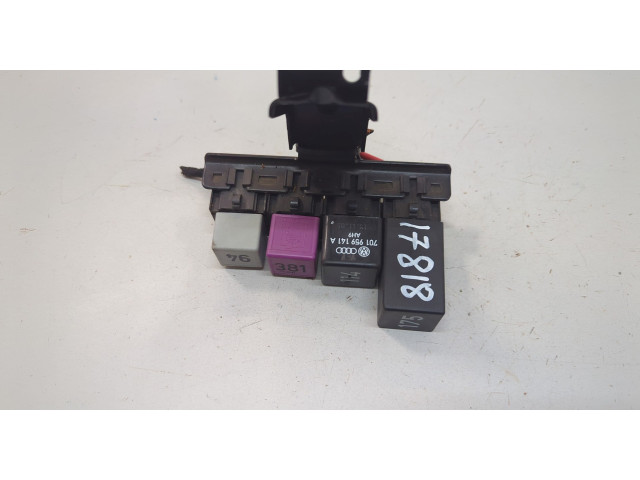 Блок реле Volkswagen Transporter 4 1991-2003