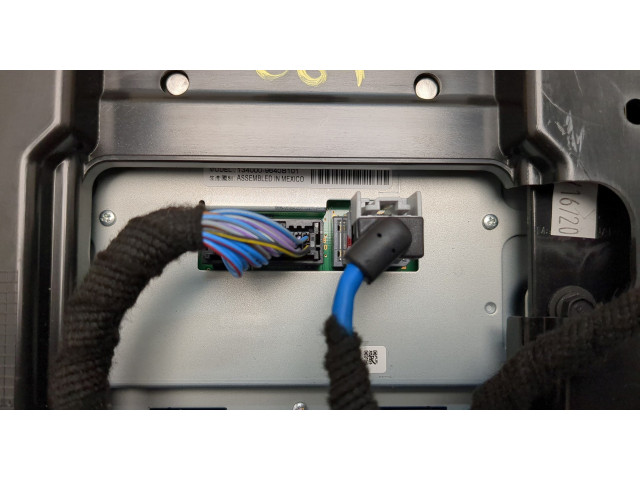 Дисплей бортового компьютера  Chevrolet Equinox 2017-2024 84804073       