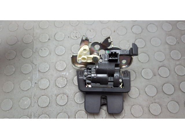 Замок багажника Audi Q3 2011-2018