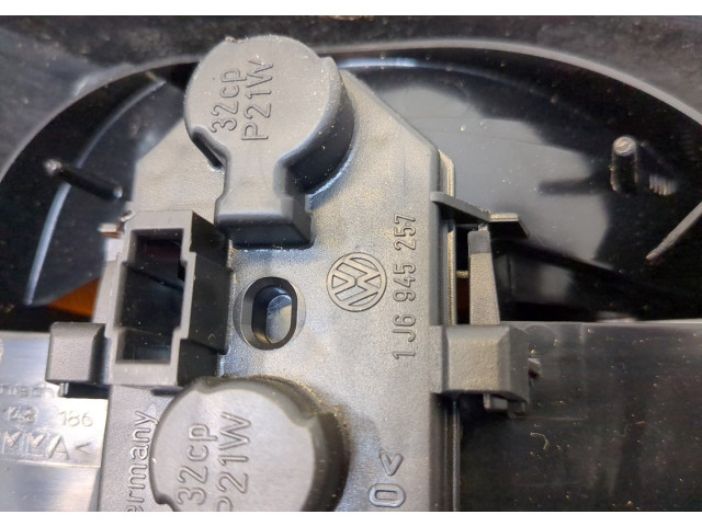 Задний фонарь          