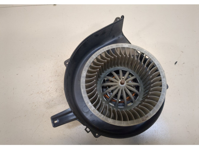 Моторчик печки Skoda Fabia 2007-2010