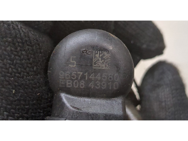 Форсунка топливная  Peugeot Expert 2007-2016    9657144580     